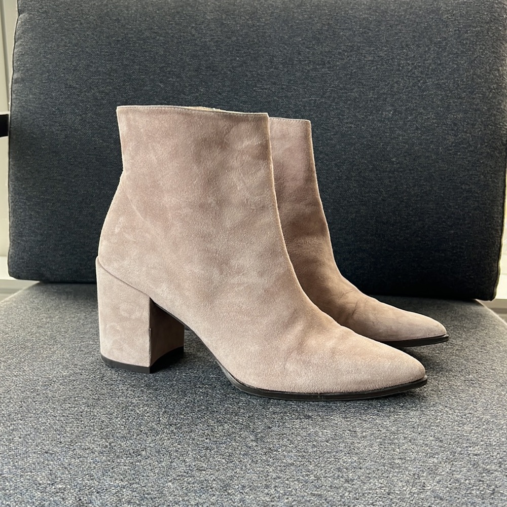Classic Stuart Weizmann “Trendy” (shoe model) Block Heel Bootie Haze Suede 9.5